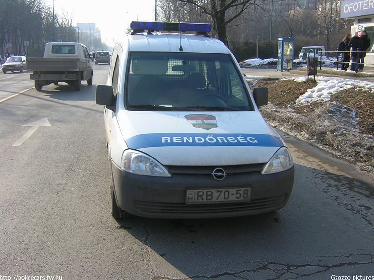 Opel Combo, fotó: Gzozzo pictures
Keywords: rendőrség rendőr rendőrautó magyar Magyarország RB70-58 police policecar hungarian Hungary