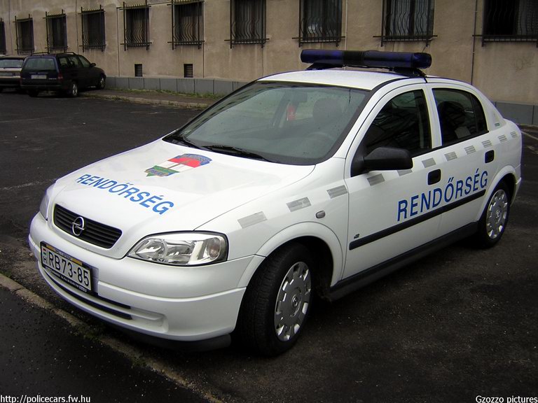 Opel Astra, fotó: Gzozzo pictures
Keywords: rendőrség rendőr rendőrautó magyar Magyarország RB73-85 police policecar hungarian Hungary
