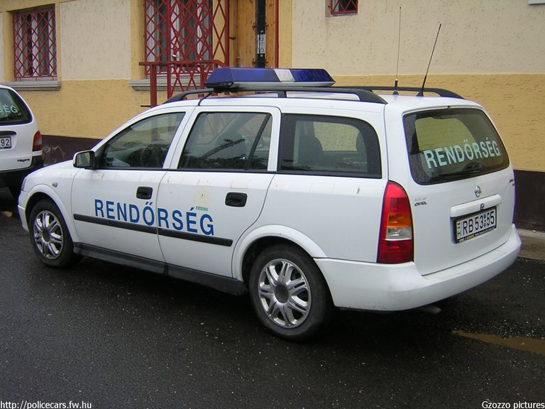 Opel Astra, fotó: Gzozzo pictures
Keywords: rendőrség rendőr rendőrautó magyar Magyarország RB53-55 police policecar hungarian Hungary