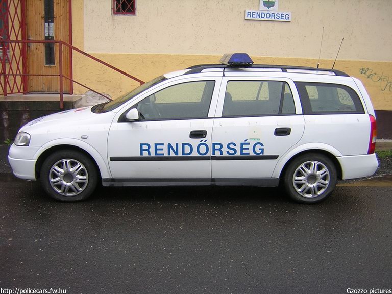 Opel Astra, fotó: Gzozzo pictures
Keywords: rendőrség rendőr rendőrautó magyar Magyarország RB53-55 police policecar hungarian Hungary