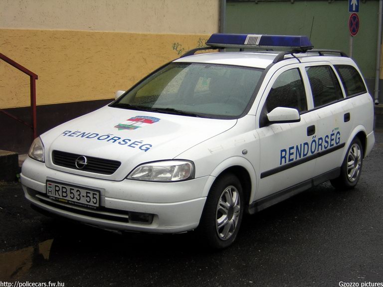 Opel Astra, fotó: Gzozzo pictures
Keywords: rendőrség rendőr rendőrautó magyar Magyarország RB53-55 police policecar hungarian Hungary
