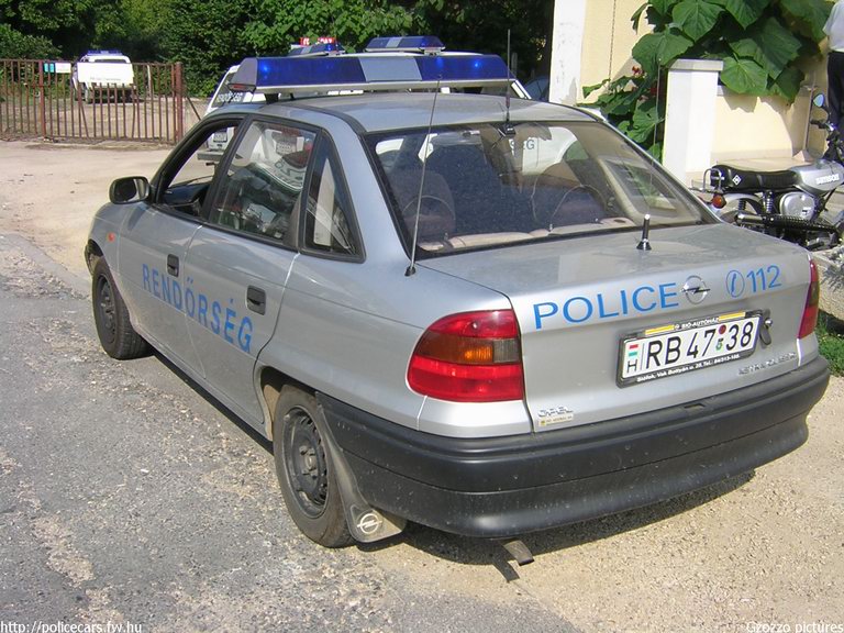 Opel Astra, fotó: Gzozzo pictures
Keywords: rendőrség rendőr rendőrautó magyar Magyarország RB47-38 police policecar hungarian Hungary