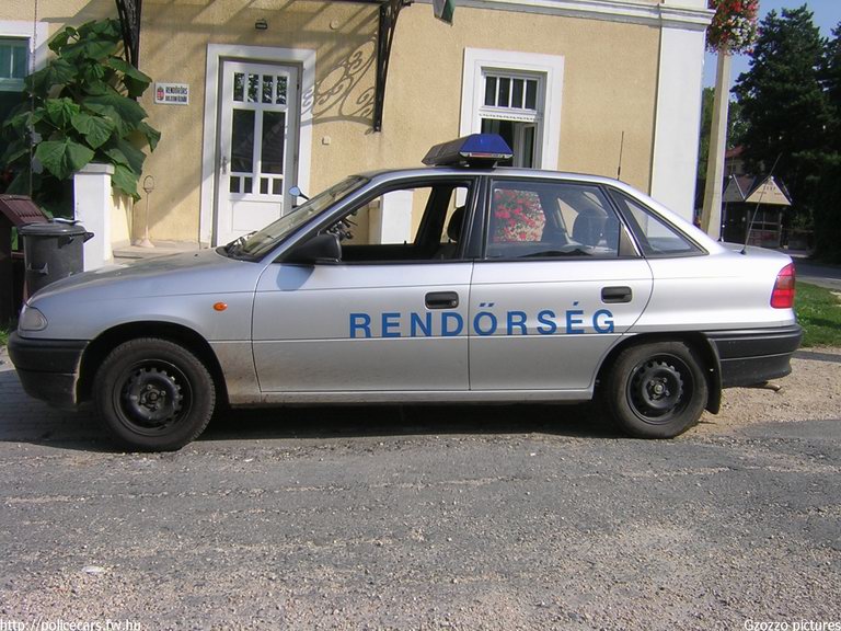 Opel Astra, fotó: Gzozzo pictures
Keywords: rendőrség rendőr rendőrautó magyar Magyarország RB47-38 police policecar hungarian Hungary