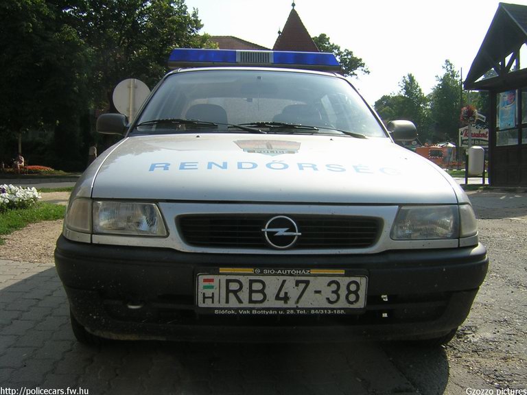 Opel Astra, fotó: Gzozzo pictures
Keywords: rendőrség rendőr rendőrautó magyar Magyarország RB47-38 police policecar hungarian Hungary