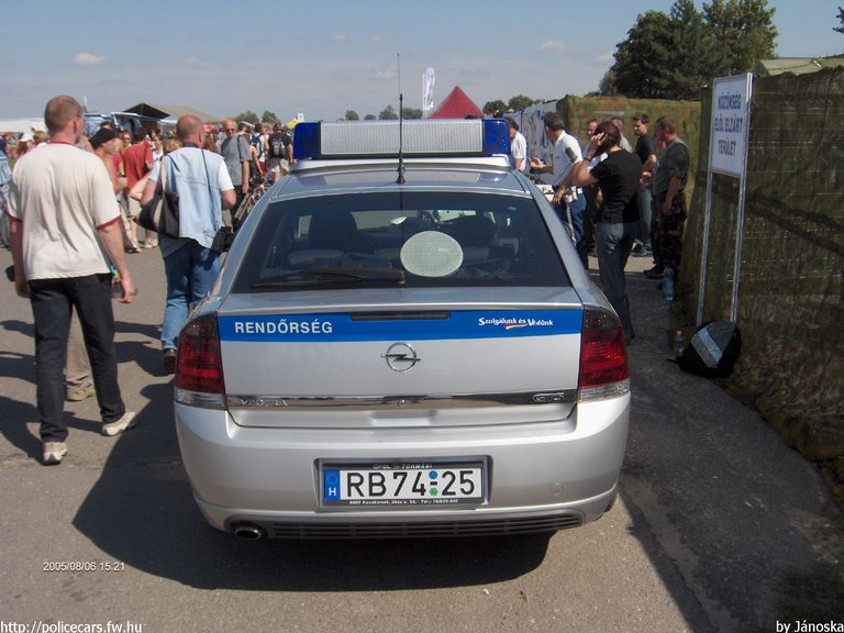 Opel Vectra, fotó: Jánoska
Keywords: rendőrség rendőr rendőrautó magyar Magyarország RB74-25 police policecar hungarian Hungary