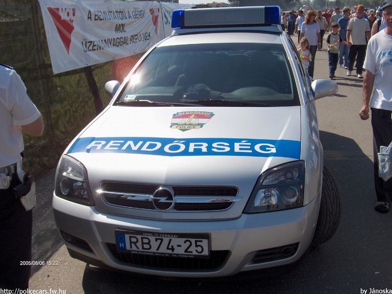 Opel Vectra, fotó: Jánoska
Keywords: rendőrség rendőr rendőrautó magyar Magyarország RB74-25 police policecar hungarian Hungary
