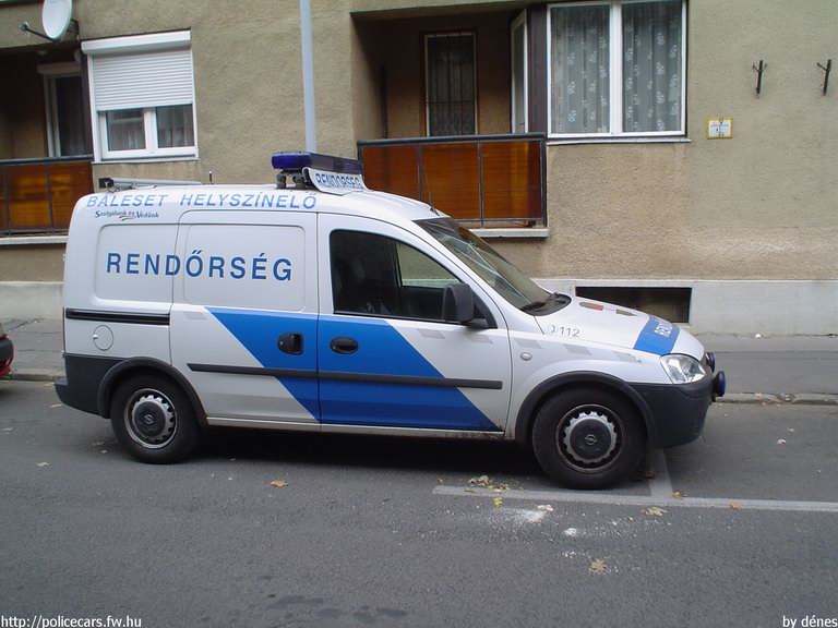 Opel Combo, fotó: dénes
Keywords: rendőrség rendőr rendőrautó magyar Magyarország RB70-73 police policecar hungarian Hungary