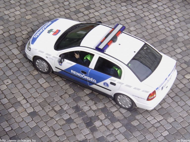 Opel Astra, fotó: Poetry
Keywords: rendőrség rendőr rendőrautó magyar Magyarország police policecar hungarian Hungary