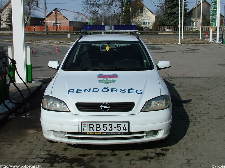 Opel Astra, fotó: Robi
Keywords: rendőrség rendőr rendőrautó magyar Magyarország RB53-54 police policecar hungarian Hungary