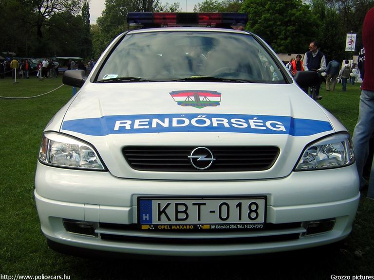 Opel Astra, fotó: Gzozzo pictures
Keywords: rendőrség rendőr rendőrautó magyar Magyarország KBT-018 police policecar hungarian Hungary