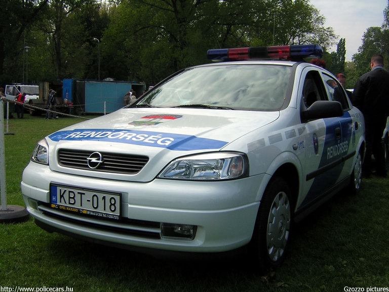 Opel Astra, fotó: Gzozzo pictures
Keywords: rendőrség rendőr rendőrautó magyar Magyarország KBT-018 police policecar hungarian Hungary