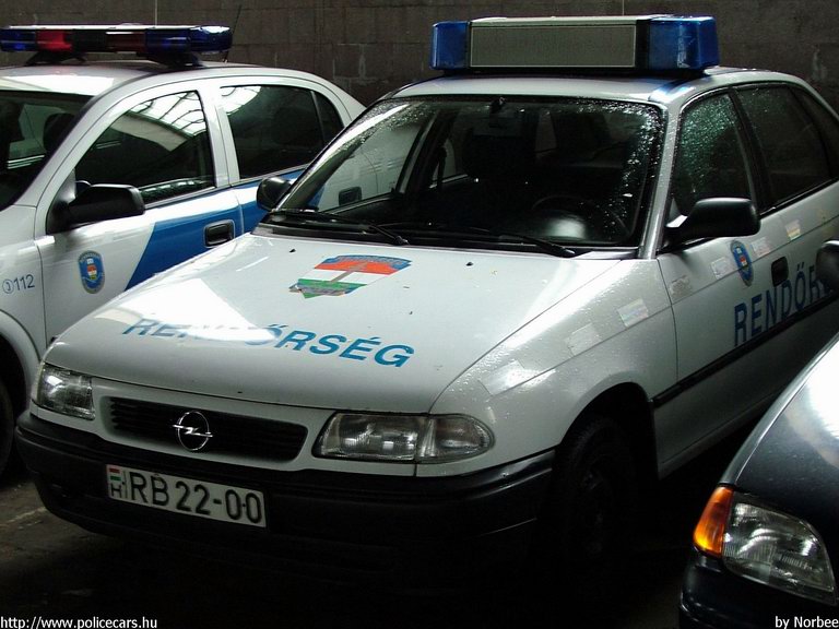 Opel Astra, fotó: Norbee
Keywords: rendőrség rendőr rendőrautó magyar Magyarország RB22-00 police policecar hungarian Hungary