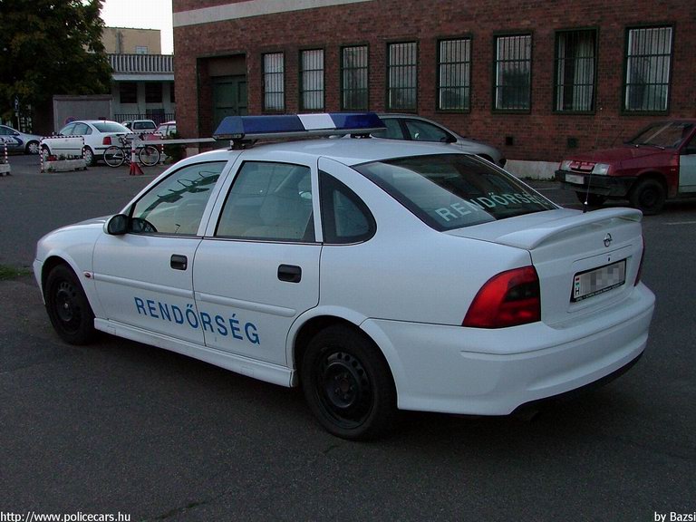 Opel Vectra, fotó: Bazsi
Keywords: rendőrség rendőr rendőrautó magyar Magyarország police policecar hungarian Hungary