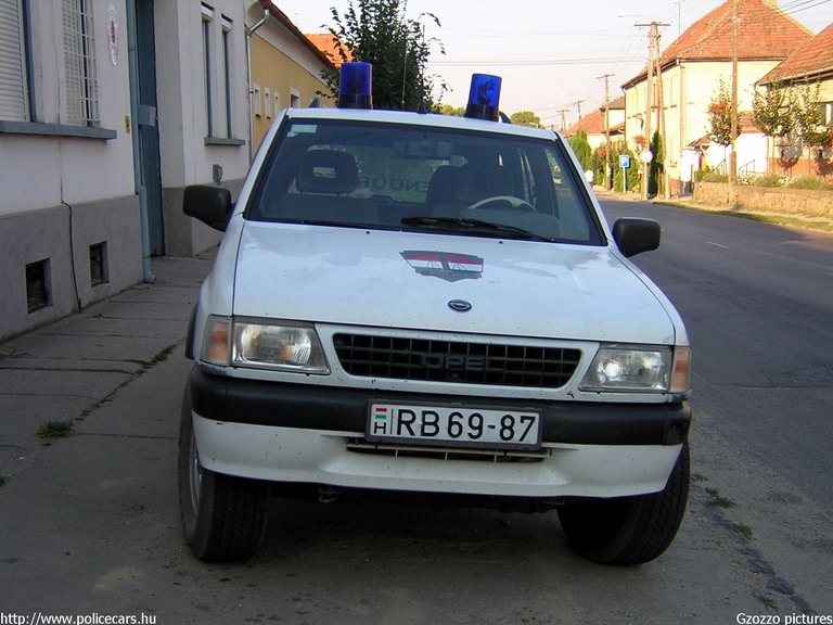 Opel Frontera, fotó: Gzozzo pictures
Keywords: rendőrség rendőr rendőrautó magyar Magyarország RB69-87 police policecar hungarian Hungary