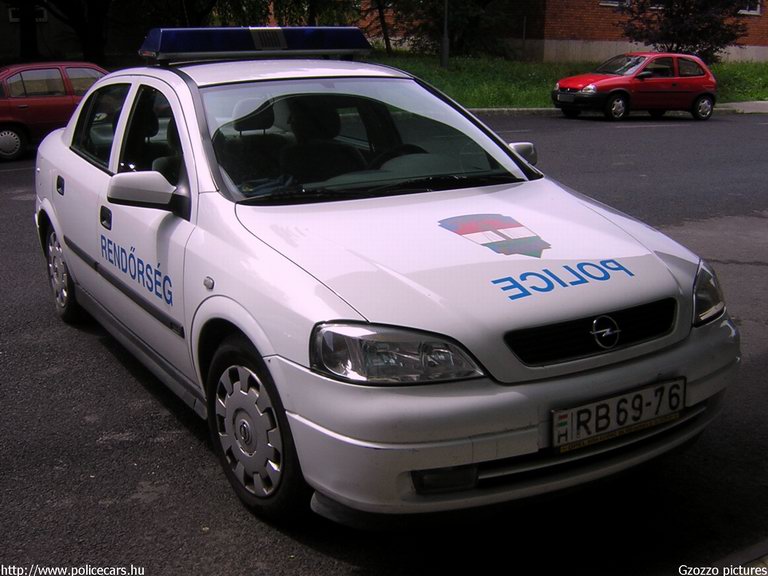 Opel Astra, fotó: Gzozzo pictures
Keywords: rendőrség rendőr rendőrautó magyar Magyarország RB69-76 police policecar hungarian Hungary