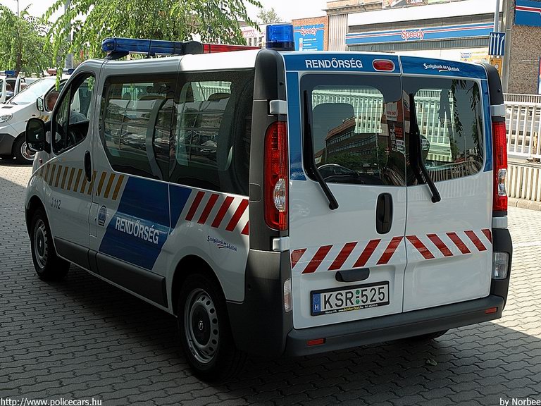 Opel Vivaro, fotó: Norbee
Keywords: rendőrség rendőr rendőrautó magyar Magyarország KSR-525 police policecar hungarian Hungary