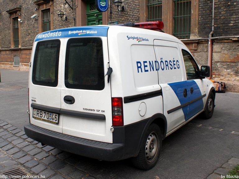 Opel Combo, fotó: Bbazsa
Keywords: rendőr rendőrautó rendőrség magyar Magyarország RB70-46 police policecar hungarian Hungary