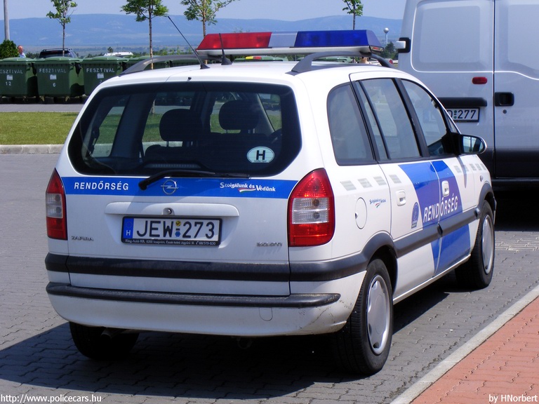 Opel Zafira, fotó: HNorbert
Keywords: rendőr rendőrautó rendőrség magyar Magyarország JEW-273 police policecar hungarian Hungary