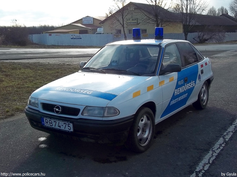 Opel Astra F, Érd, fotó: Gyula
Keywords: rendőr rendőrautó rendőrség magyar Magyarország RB74-75 police policecar hungarian Hungary