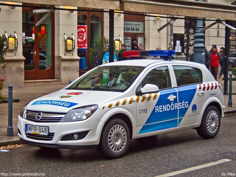 Opel Astra H, fotó: Mike
Keywords: rendőr rendőrautó rendőrség magyar Magyarország MFR-048 police policecar hungarian Hungary