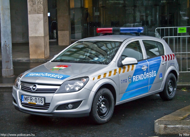 Opel Astra H, fotó: Mike
Keywords: rendőr rendőrautó rendőrség magyar Magyarország MFR-016 police policecar hungarian Hungary