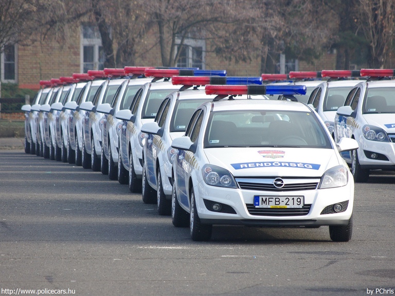 Opel Astra H, fotó: PChris
Keywords: rendőr rendőrautó rendőrség magyar Magyarország MFB-219 police policecar hungarian Hungary