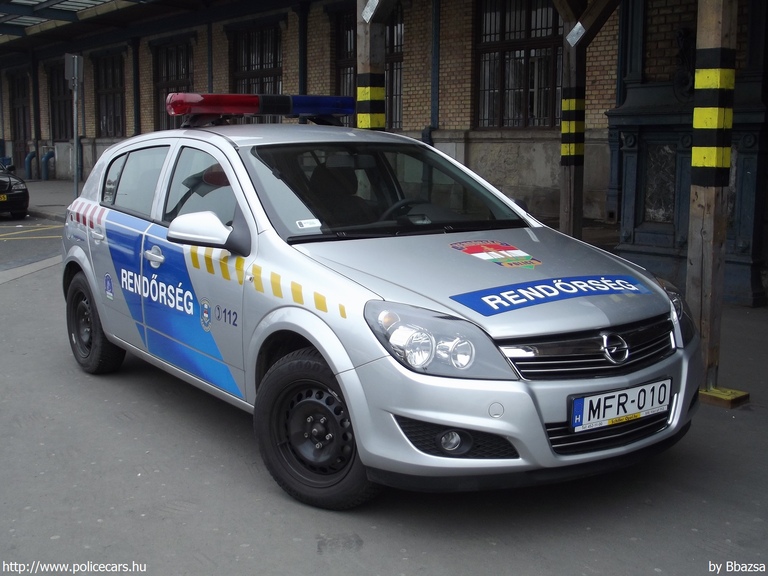 Opel Astra H, fotó: Bbazsa
Keywords: rendőr rendőrautó rendőrség magyar Magyarország MFR-010 police policecar hungarian Hungary