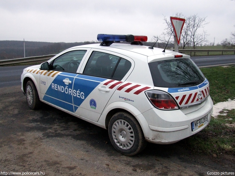 Opel Astra H, fotó: Gzozzo pictures
Keywords: rendőr rendőrautó rendőrség magyar Magyarország MFR-265 police policecar hungarian Hungary