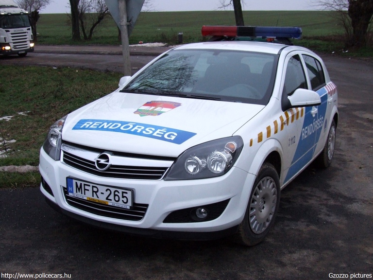 Opel Astra H, fotó: Gzozzo pictures
Keywords: rendőr rendőrautó rendőrség magyar Magyarország MFR-265 police policecar hungarian Hungary