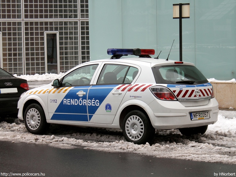 Opel Astra H, fotó: HNorbert
Keywords: rendőr rendőrautó rendőrség magyar Magyarország MFR-057 police policecar hungarian Hungary