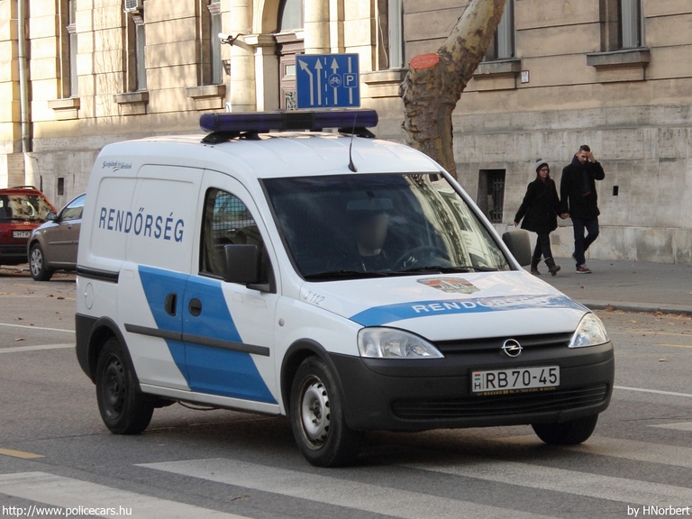 Opel Combo, fotó: HNorbert
Keywords: rendőrautó rendőrség rendőr magyar Magyarország RB70-45 police policecar hungarian Hungary