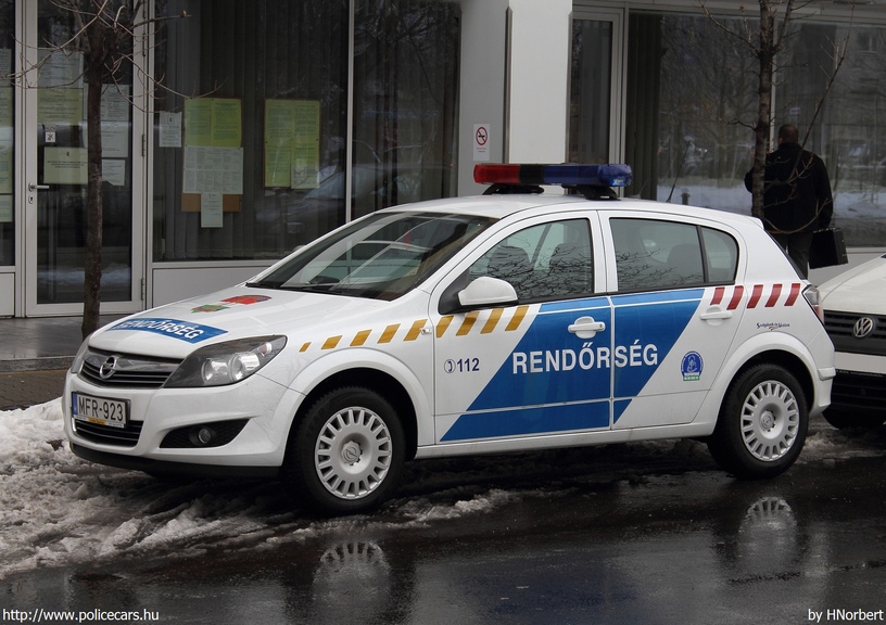Opel Astra H, fotó: HNorbert
Keywords: rendőrautó rendőrség rendőr magyar Magyarország MFR-923 police policecar hungarian Hungary