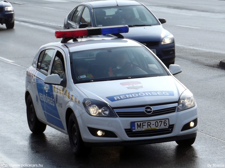 Opel Astra H, fotó: Bbazsa
Keywords: rendőrautó rendőrség rendőr magyar Magyarország MFR-076 police policecar hungarian Hungary