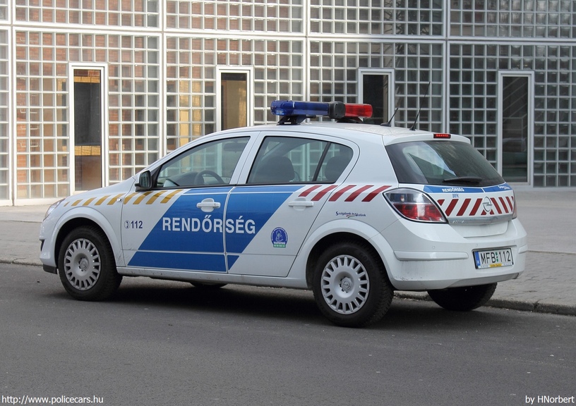 Opel Astra H, fotó: HNorbert
Keywords: rendőr rendőrautó rendőrség magyar Magyarország MFB-112 police policecar hungarian Hungary