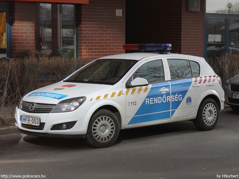 Opel Astra H, fotó: HNorbert
Keywords: rendőr rendőrautó rendőrség magyar Magyarország MFR-053 police policecar hungarian Hungary