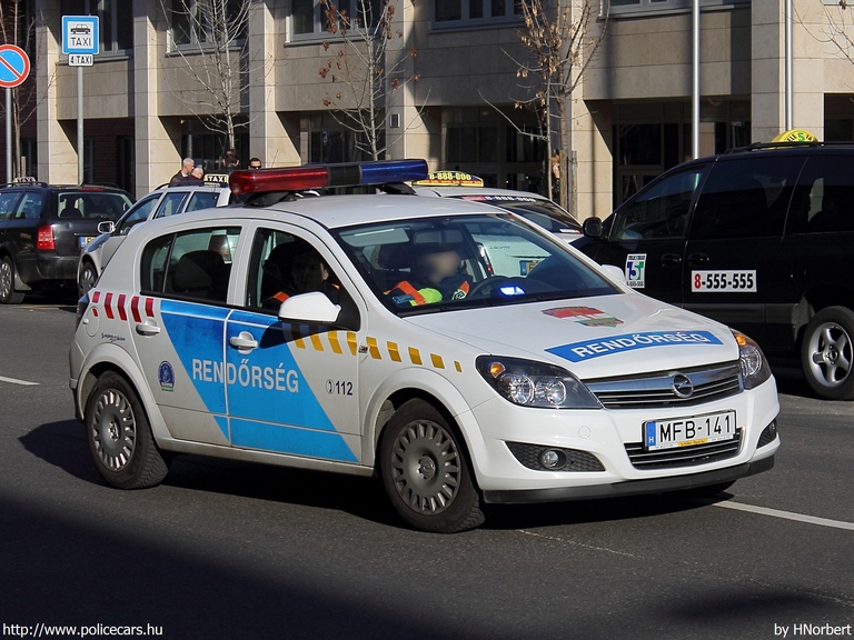 Opel Astra H, fotó: HNorbert
Keywords: rendőr rendőrautó rendőrség magyar Magyarország MFB-141 police policecar hungarian Hungary