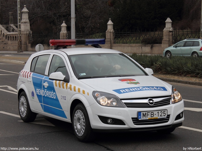 Opel Astra H, fotó: HNorbert
Keywords: rendőr rendőrautó rendőrség magyar Magyarország MFB-125 police policecar hungarian Hungary