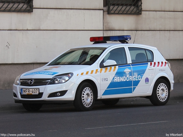 Opel Astra H, fotó: HNorbert
Keywords: rendőr rendőrautó rendőrség magyar Magyarország MFR-407 police policecar hungarian Hungary