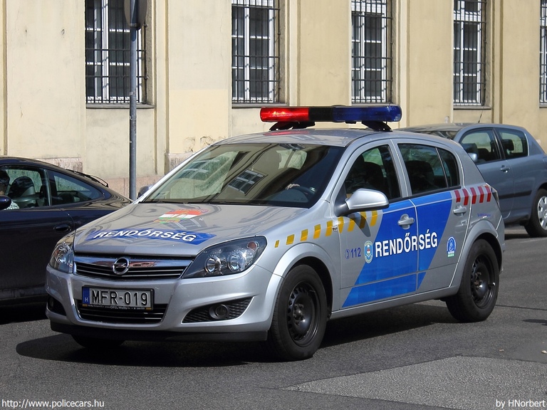 Opel Astra H, fotó: HNorbert
Keywords: rendőr rendőrautó rendőrség magyar Magyarország MFR-019 police policecar hungarian Hungary