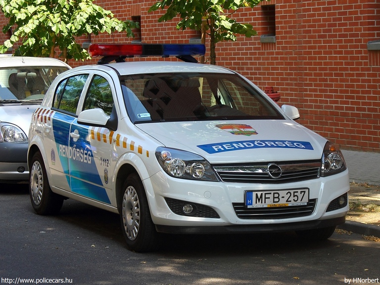 Opel Astra H, Pest Megyei Rendõr-fõkapitányság, fotó: HNorbert
Keywords: rendőr rendőrautó rendőrség magyar Magyarország MFB-257 police policecar hungarian Hungary