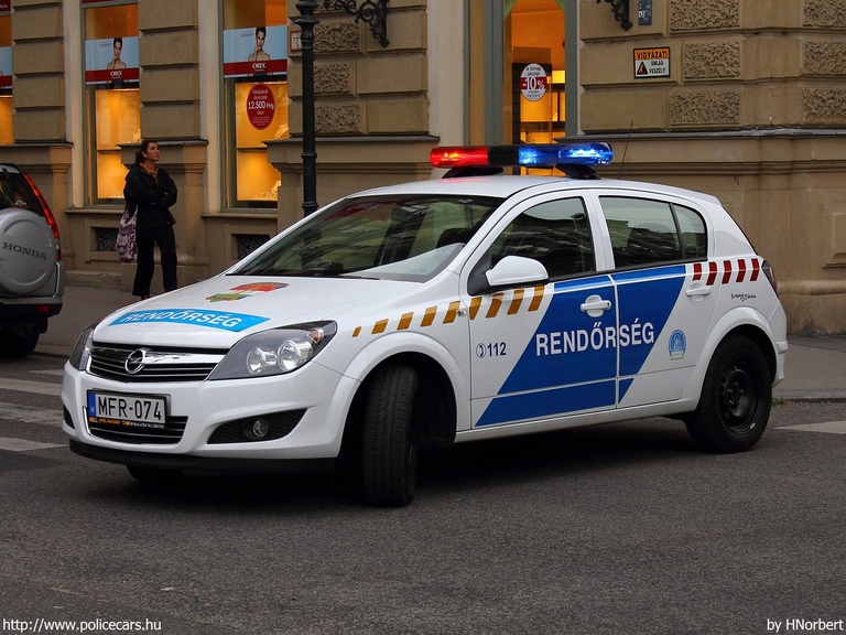 Opel Astra H, fotó: HNorbert
Keywords: rendőr rendőrautó rendőrség magyar Magyarország MFR-074 police policecar hungarian Hungary