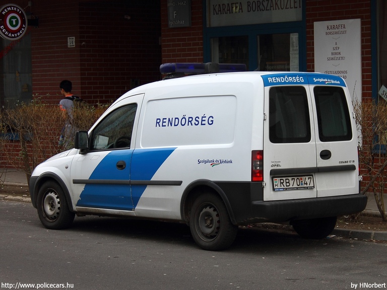 Opel Combo, fotó: HNorbert
Keywords: rendőr rendőrautó rendőrség magyar Magyarország RB70-47 police policecar hungarian Hungary