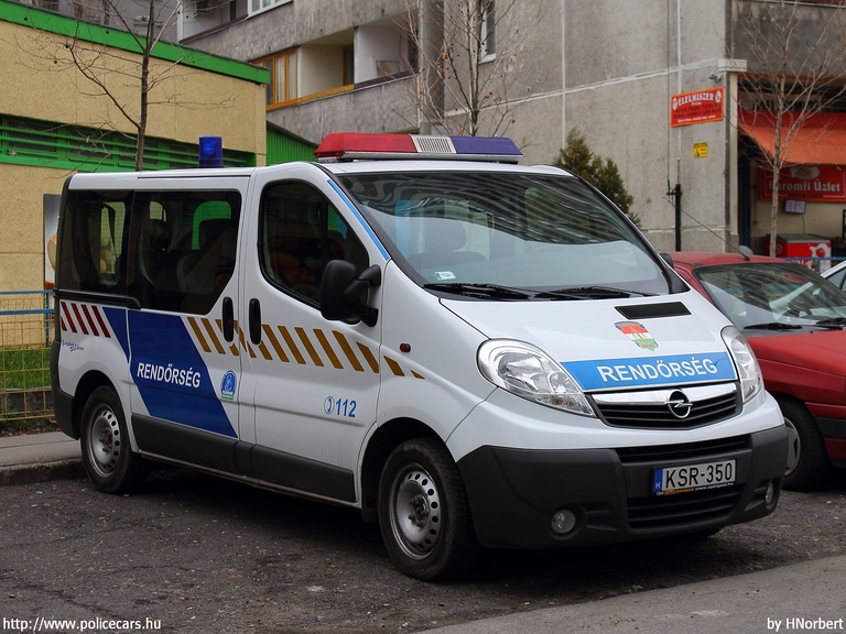 Opel Vivaro, fotó: HNorbert
Keywords: rendőr rendőrautó rendőrség magyar Magyarország KSR-350 police policecar hungarian Hungary