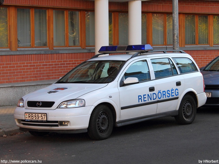 Opel Astra G, fotó: HNorbert
Keywords: rendőrautó rendőrség rendőr magyar Magyarország RB69-57 police policecar hungarian Hungary