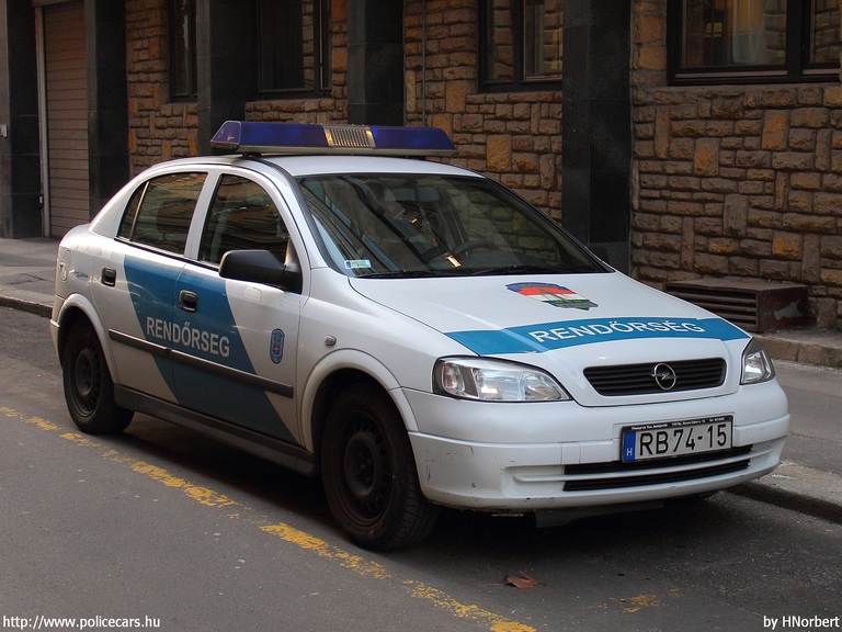 Opel Astra G, fotó: HNorbert
Keywords: rendőrautó rendőrség rendőr magyar Magyarország RB74-15 police policecar hungarian Hungary