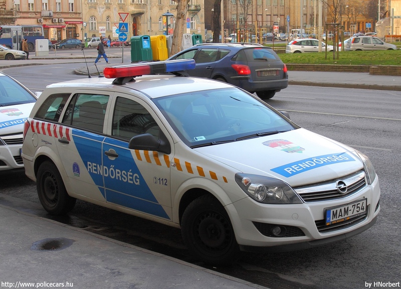 Opel Astra H, fotó: HNorbert
Keywords: rendőrautó rendőrség rendőr magyar Magyarország MAM-754 police policecar hungarian Hungary