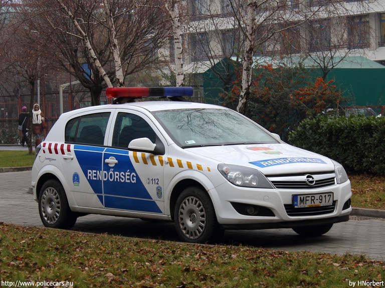 Opel Astra H, fotó: HNorbert
Keywords: rendőr rendőrautó rendőrség magyar Magyarország MFR-917 police policecar hungarian Hungary