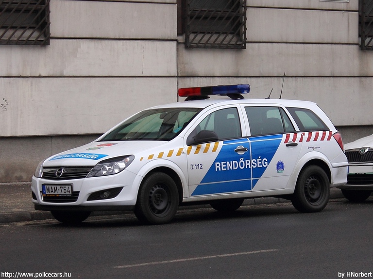 Opel Astra H, fotó: HNorbert
Keywords: rendőrautó rendőrség rendőr magyar Magyarország MAM-754 police policecar hungarian Hungary