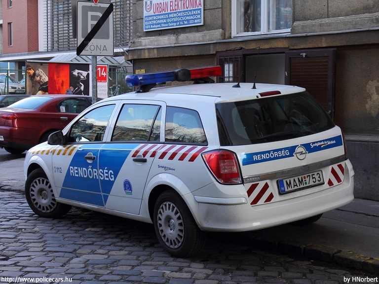 Opel Astra H, fotó: HNorbert
Keywords: rendőrautó rendőrség rendőr magyar Magyarország MAM-753 police policecar hungarian Hungary