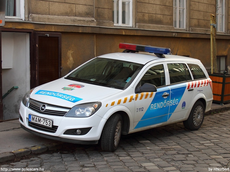 Opel Astra H, fotó: HNorbert
Keywords: rendőrautó rendőrség rendőr magyar Magyarország MAM-753 police policecar hungarian Hungary